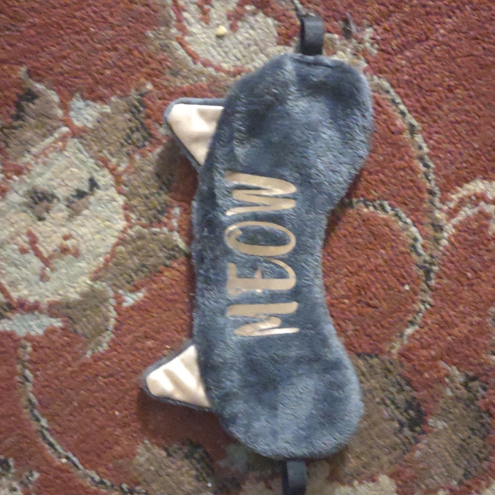 3/15 🦇 Cute Grey Cat Sleeping Mask